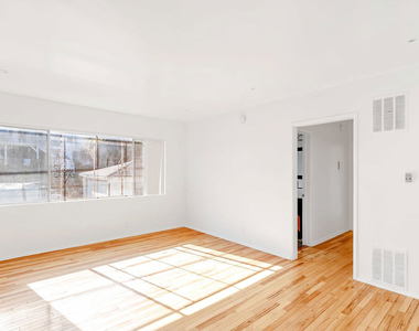 1915 S Shenandoah Street - Photo Thumbnail 2