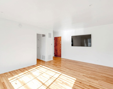 1915 S Shenandoah Street - Photo Thumbnail 3