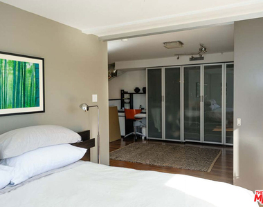 4215 Glencoe Avenue - Photo Thumbnail 21