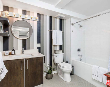 4215 Glencoe Avenue - Photo Thumbnail 12