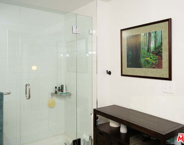 4215 Glencoe Avenue - Photo Thumbnail 26