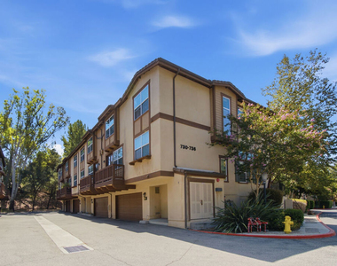732 Tennis Club Lane - Photo Thumbnail 43