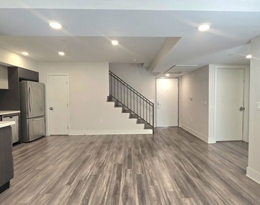 5030 Rosewood Avenue - Photo Thumbnail 2