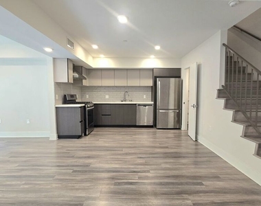 5030 Rosewood Avenue - Photo Thumbnail 4
