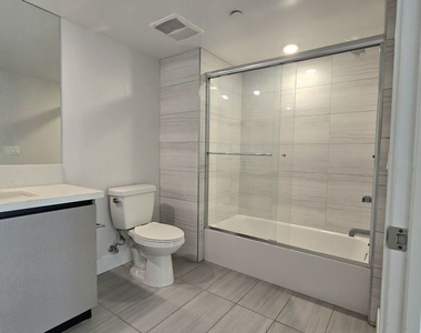 5030 Rosewood Avenue - Photo Thumbnail 13