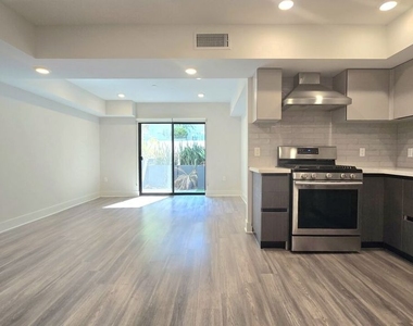 5030 Rosewood Avenue - Photo Thumbnail 1