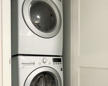 5030 Rosewood Avenue - Photo Thumbnail 8
