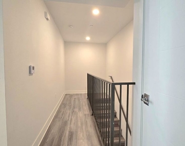 5030 Rosewood Avenue - Photo Thumbnail 7