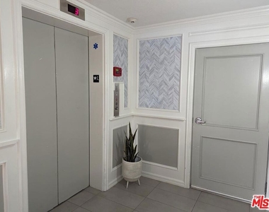 100 N Wetherly Drive - Photo Thumbnail 5