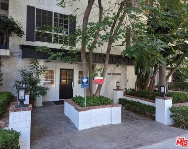 100 N Wetherly Drive - Photo Thumbnail 2