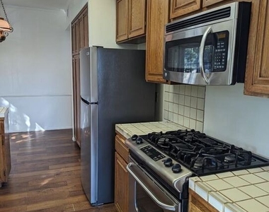 100 N Wetherly Drive - Photo Thumbnail 14