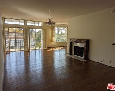 100 N Wetherly Drive - Photo Thumbnail 7