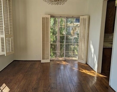 100 N Wetherly Drive - Photo Thumbnail 12