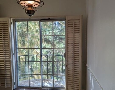 100 N Wetherly Drive - Photo Thumbnail 17