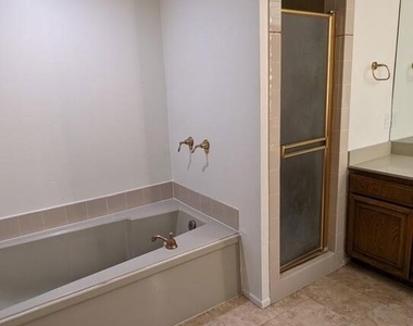 100 N Wetherly Drive - Photo Thumbnail 20