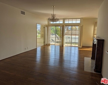 100 N Wetherly Drive - Photo Thumbnail 9