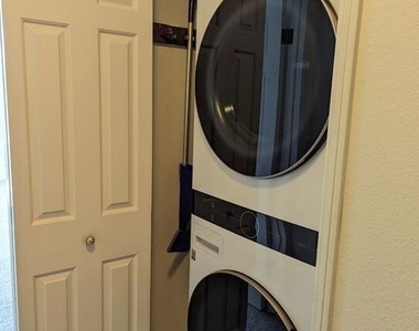 100 N Wetherly Drive - Photo Thumbnail 19