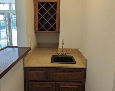 100 N Wetherly Drive - Photo Thumbnail 18