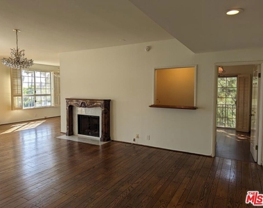100 N Wetherly Drive - Photo Thumbnail 8