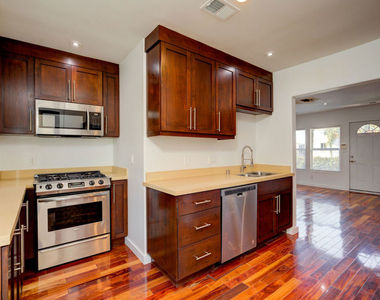 932 S Shenandoah Street - Photo Thumbnail 3