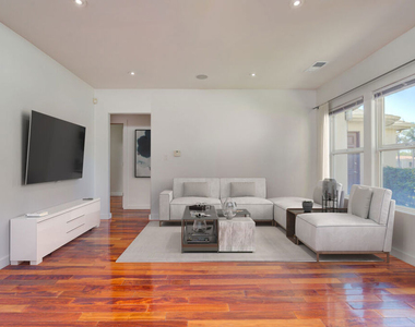 932 S Shenandoah Street - Photo Thumbnail 1