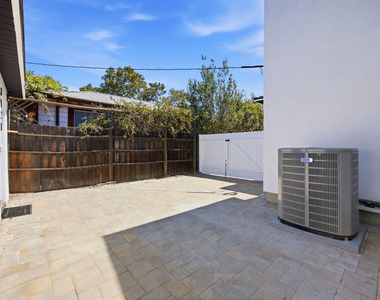 3121 Oakhurst Avenue - Photo Thumbnail 6