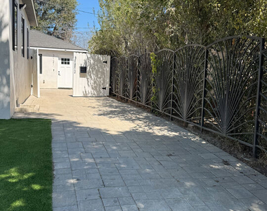 3121 Oakhurst Avenue - Photo Thumbnail 5