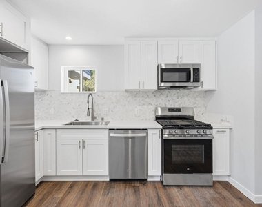 3121 Oakhurst Avenue - Photo Thumbnail 4