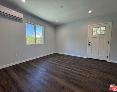 3121 Oakhurst Avenue - Photo Thumbnail 1