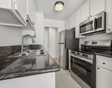 1352 S Carmelina Avenue - Photo Thumbnail 5