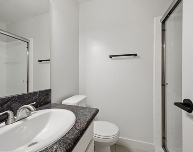1352 S Carmelina Avenue - Photo Thumbnail 13