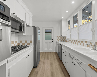 3760 Beethoven Street - Photo Thumbnail 10