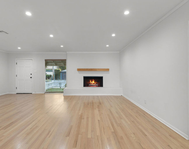 3760 Beethoven Street - Photo Thumbnail 6