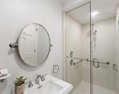 15938 Valley Vista Boulevard - Photo Thumbnail 31