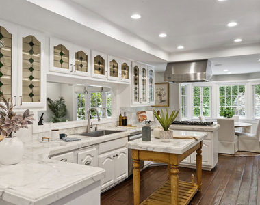 15938 Valley Vista Boulevard - Photo Thumbnail 6