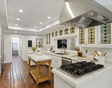 15938 Valley Vista Boulevard - Photo Thumbnail 10