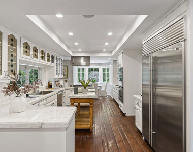 15938 Valley Vista Boulevard - Photo Thumbnail 7
