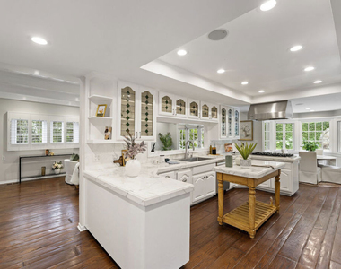 15938 Valley Vista Boulevard - Photo Thumbnail 11