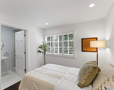 15938 Valley Vista Boulevard - Photo Thumbnail 30
