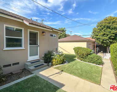 202 E Grand Avenue - Photo Thumbnail 21