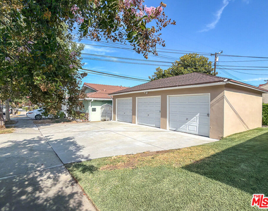 202 E Grand Avenue - Photo Thumbnail 22