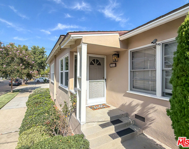 202 E Grand Avenue - Photo Thumbnail 3
