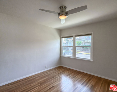 202 E Grand Avenue - Photo Thumbnail 19
