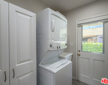 202 E Grand Avenue - Photo Thumbnail 12