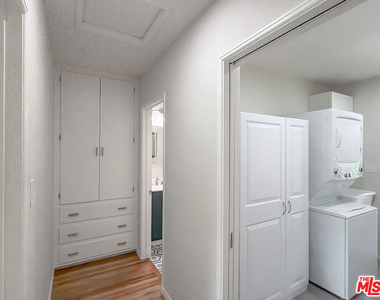 202 E Grand Avenue - Photo Thumbnail 13