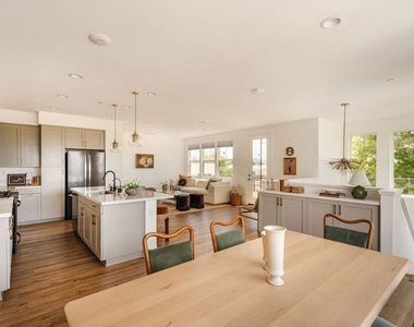 2911 W Exposition Place - Photo Thumbnail 18
