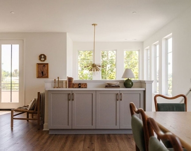 2911 W Exposition Place - Photo Thumbnail 16