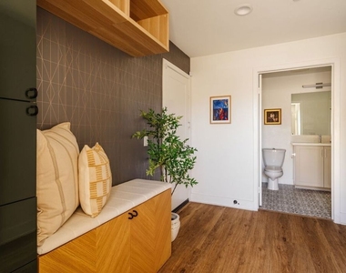 2911 W Exposition Place - Photo Thumbnail 3