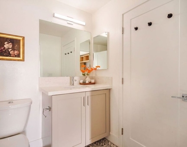 2911 W Exposition Place - Photo Thumbnail 4