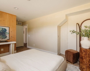 2911 W Exposition Place - Photo Thumbnail 6